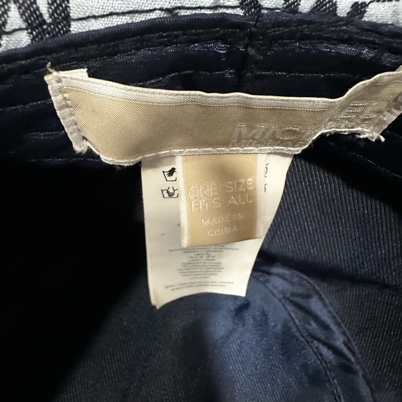 Michael kors hat - Picture 4 of 5